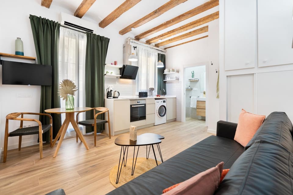 Lodging Apartments Almirall Beach 31 Apartment in Barcelona