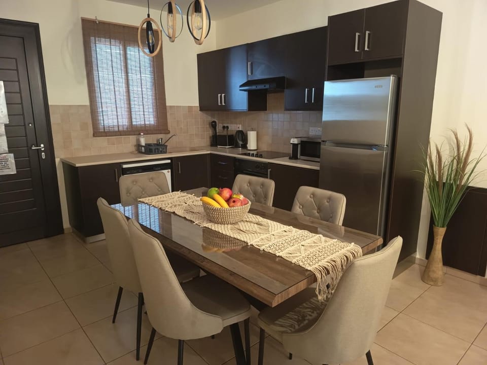 Dining area, kitchen