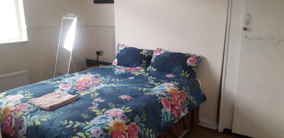 Bed, Photo of the whole room, Bedroom, towels, wardrobe