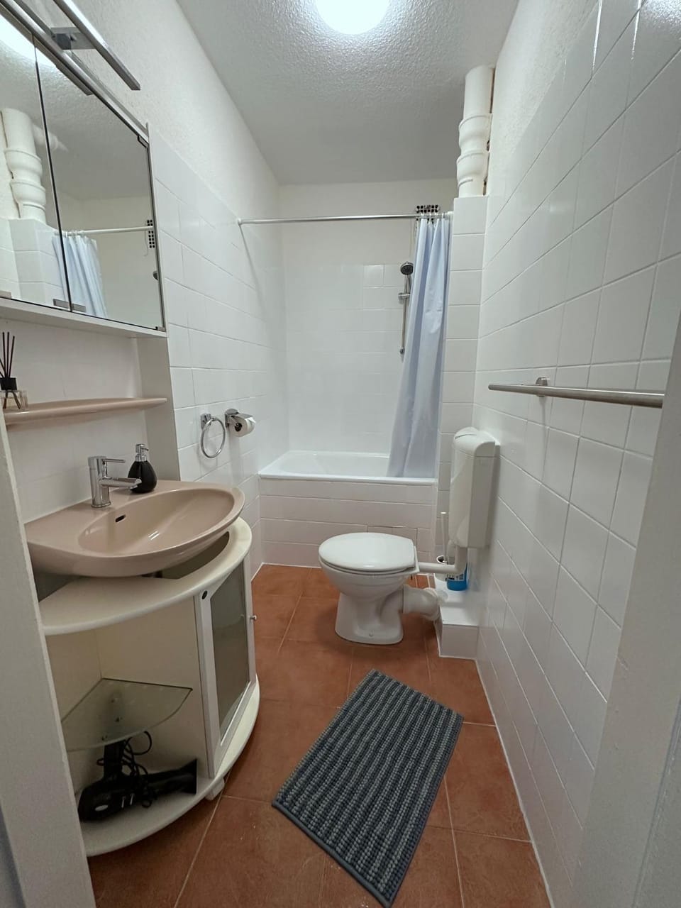 Bathroom, towels