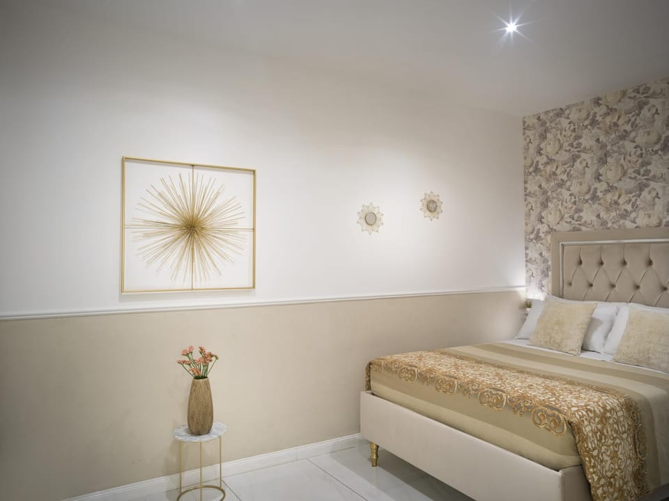 Bed, Bathroom, Bedroom, towels