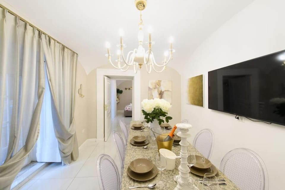 Dining area, Evening entertainment