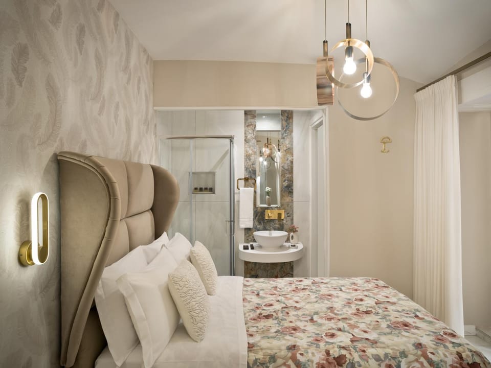 Shower, Bed, Bathroom, Photo of the whole room, Bedroom, towels, air conditioner