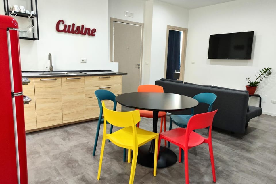 TV and multimedia, Kitchen or kitchenette, Seating area, Dining area
