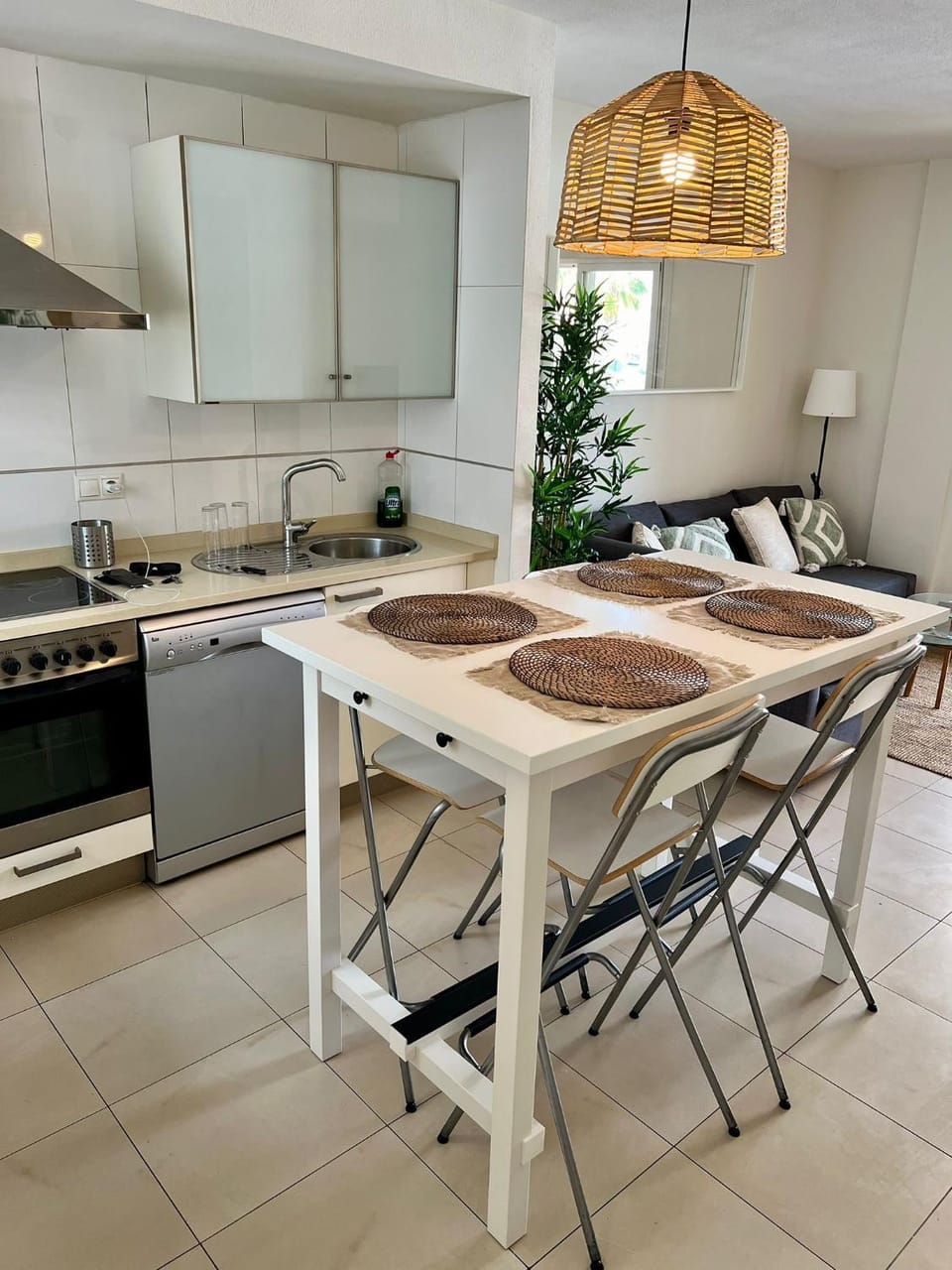 Kitchen or kitchenette, Dining area, pet friendly
