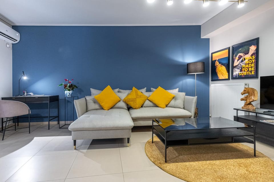TV and multimedia, Living room, Seating area, air conditioner