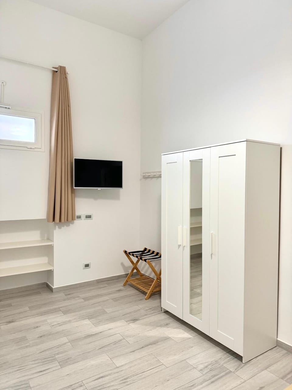 Bedroom, wardrobe