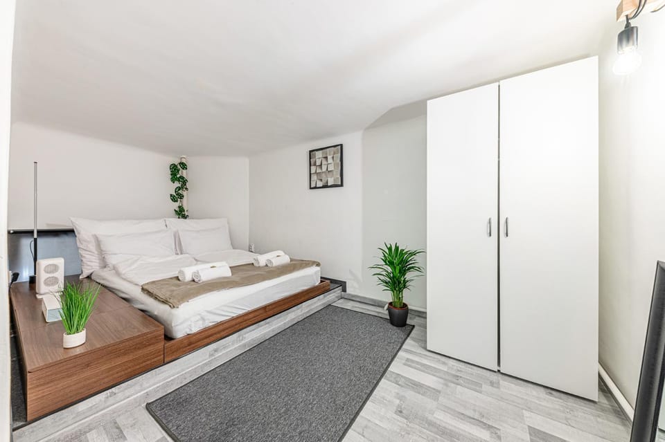 Bed, Photo of the whole room, Bedroom, towels, wardrobe