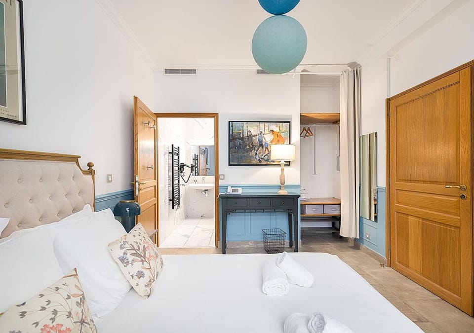 Bed, TV and multimedia, Photo of the whole room, Bedroom, wardrobe