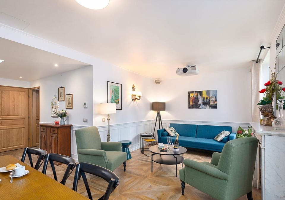 Living room, Dining area