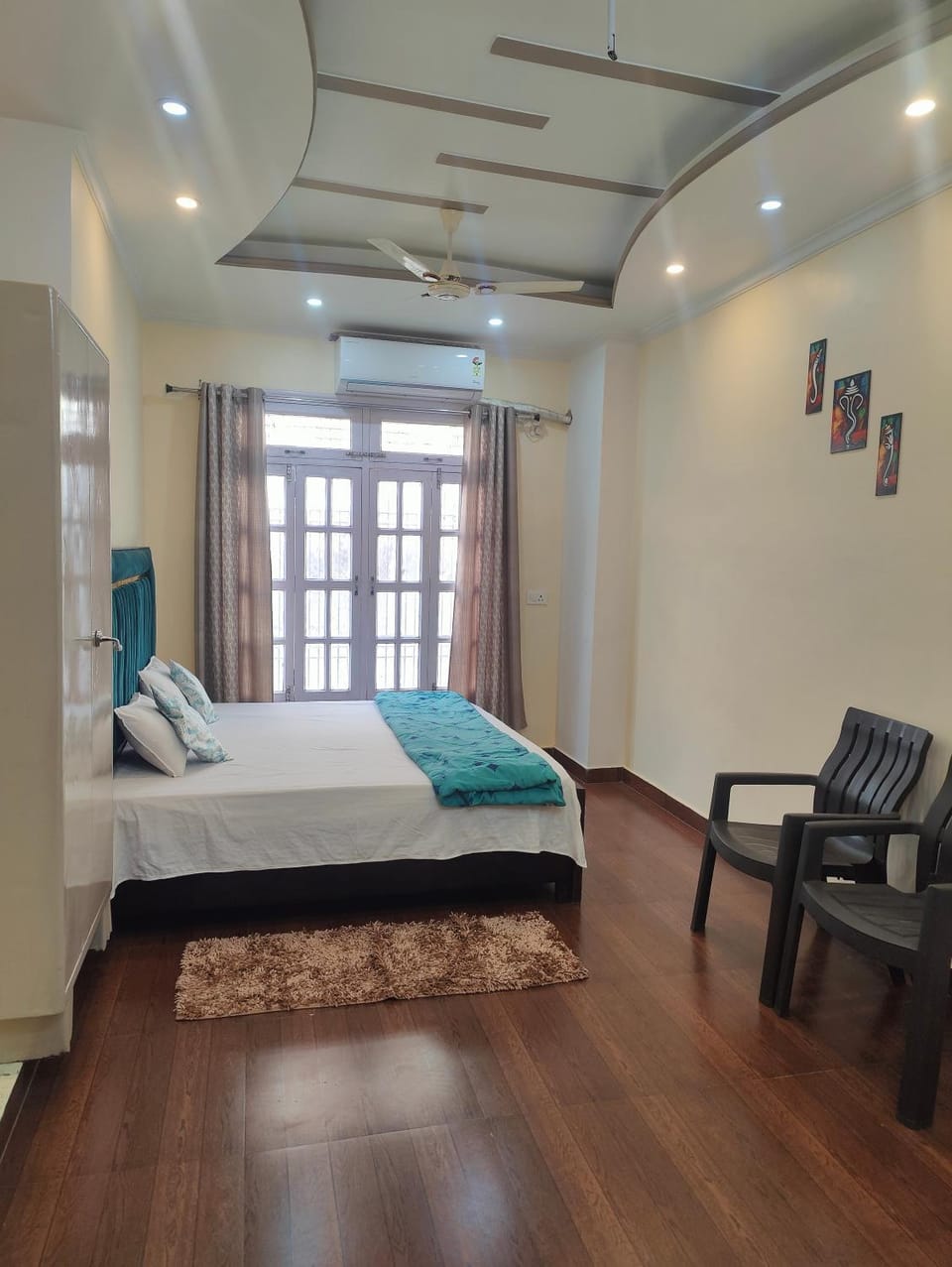 Photo of the whole room, Bedroom, air conditioner