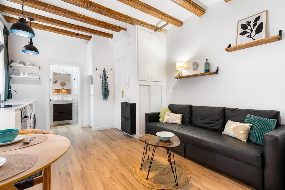 Lodging Apartments Almirall Beach 21 Apartment in Barcelona