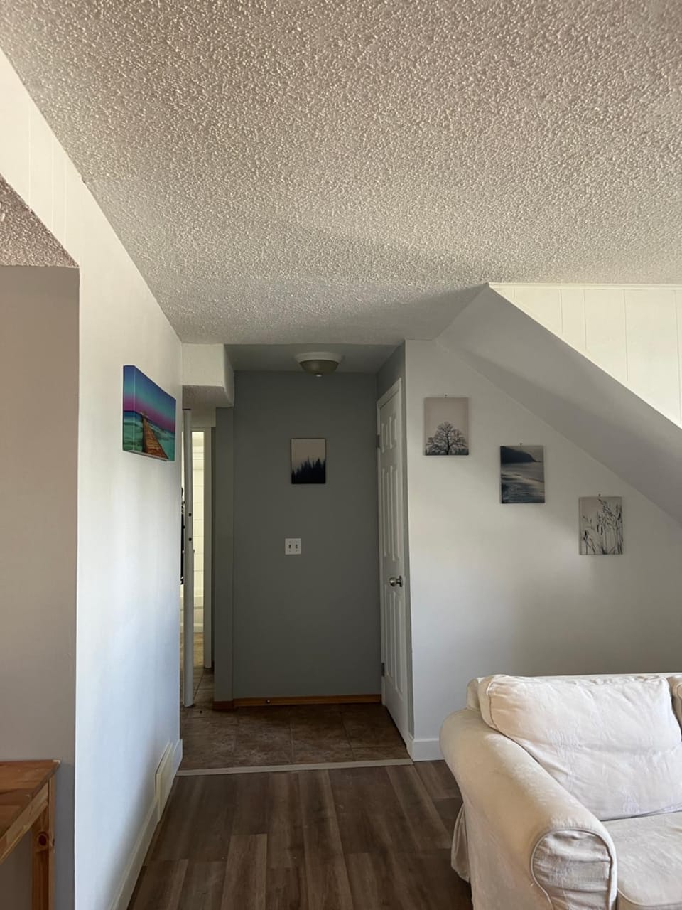 Charming Single House Lower Level House in Calgary
