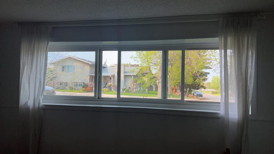 Charming Single House Lower Level House in Calgary
