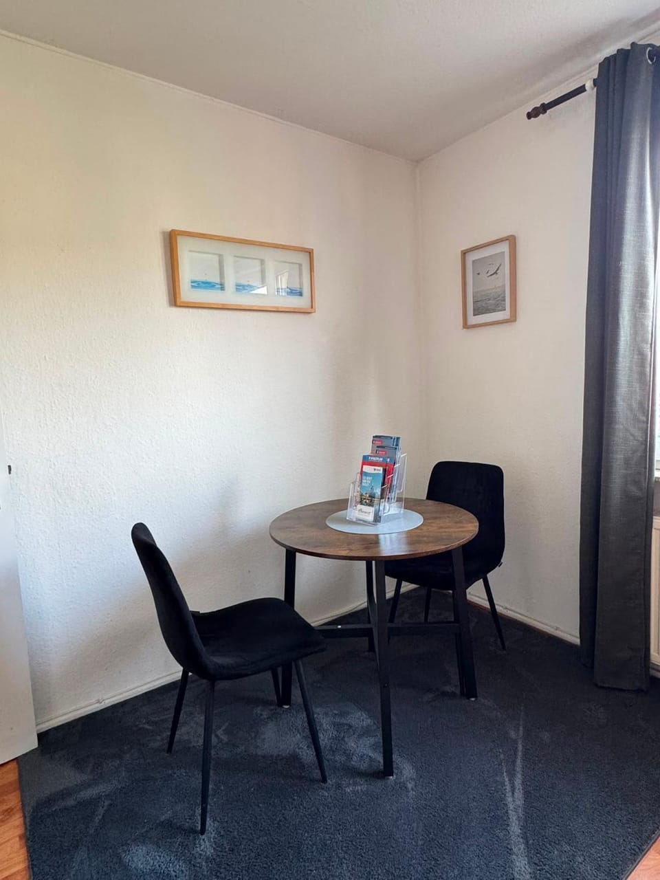 Seating area, Dining area