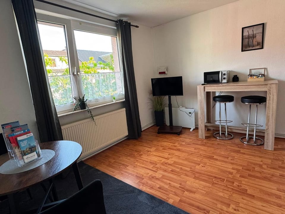 TV and multimedia, Coffee/tea facilities, Kitchen or kitchenette, Dining area, oven, toaster