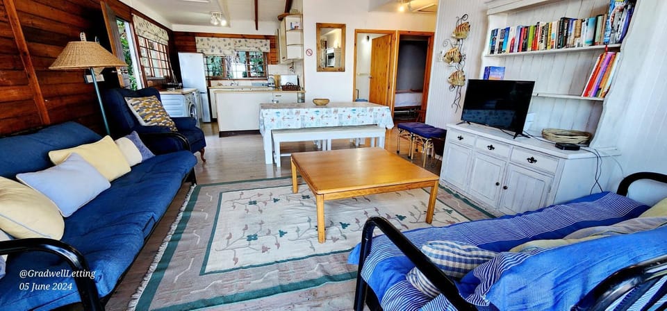 Communal lounge/ TV room, TV and multimedia, Living room, Seating area