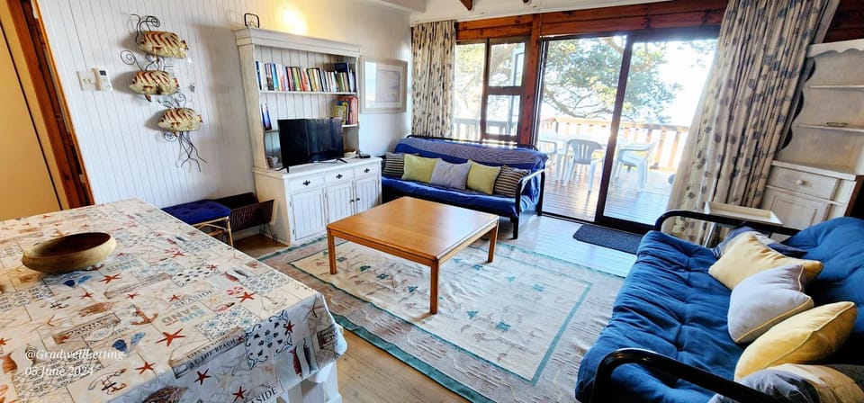 Communal lounge/ TV room, TV and multimedia, Living room, Seating area