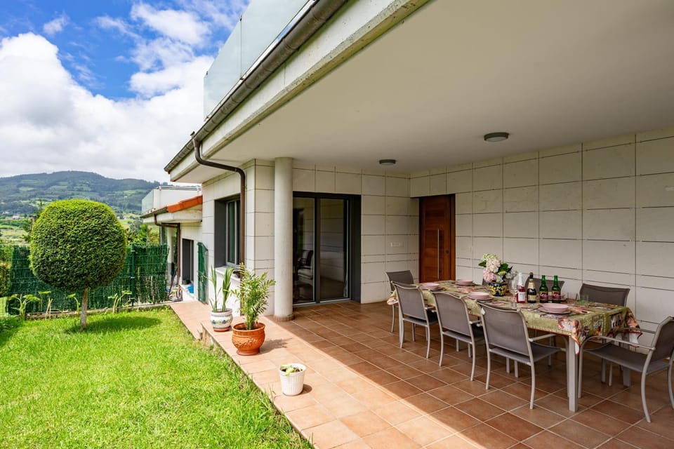 Property building, Balcony/Terrace, Living room