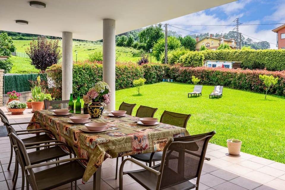 Property building, Balcony/Terrace, Living room