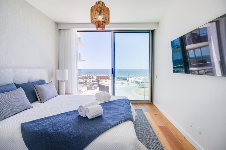 Natural landscape, TV and multimedia, Photo of the whole room, Bedroom, Sea view, towels