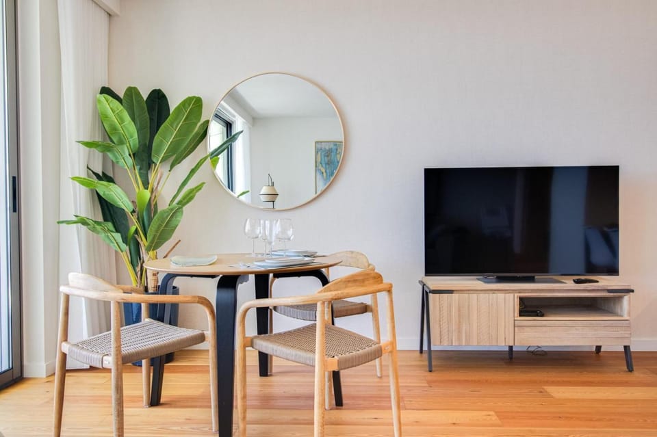 TV and multimedia, Dining area