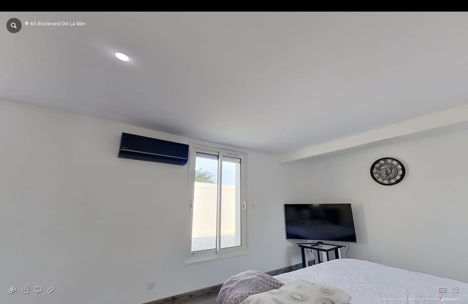 Bed, TV and multimedia, Photo of the whole room, Bedroom, air conditioner