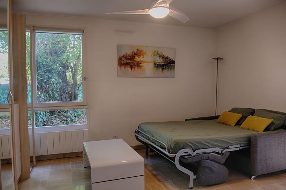 Bed, Living room, Photo of the whole room, Bedroom