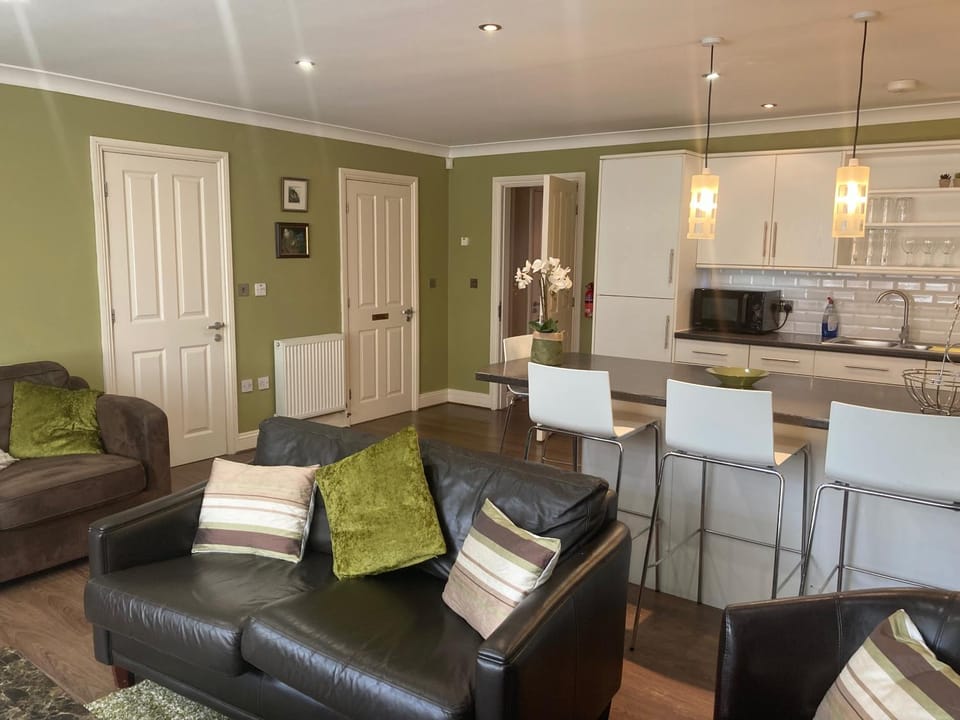 Kitchen or kitchenette, Seating area, Dining area, dishwasher, oven, pet friendly, stove