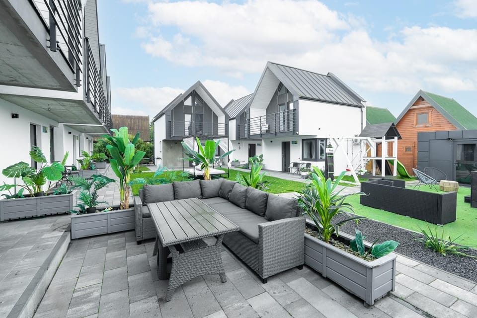 Property building, Day, Garden, Garden view