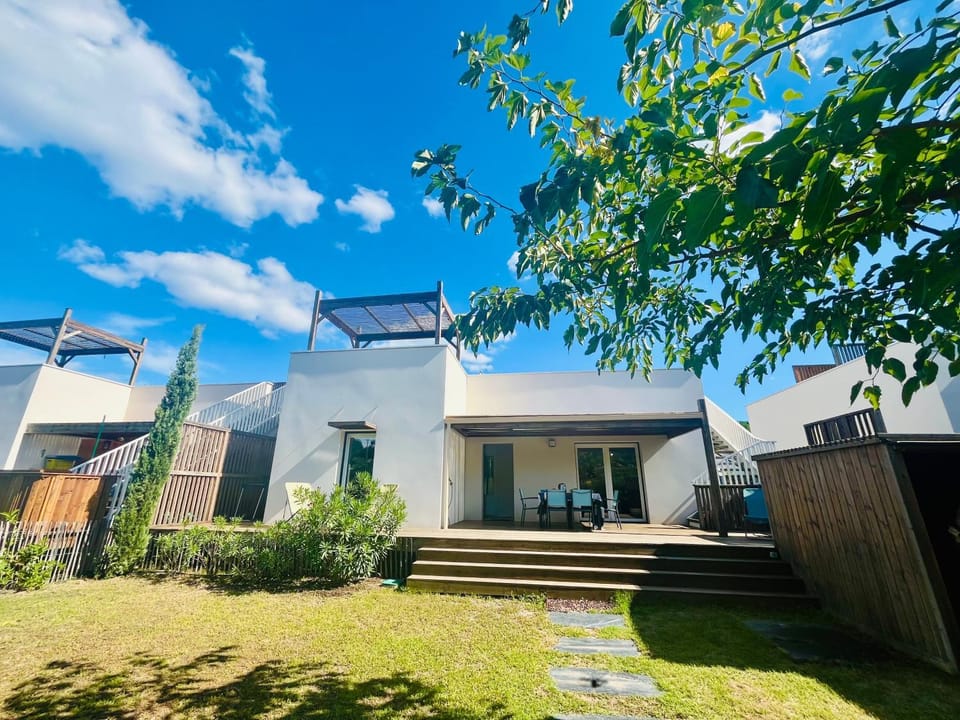 AGENCE JF IMMO -Belle villa climatisee 6 pers proche plage solarium piscine collective- V0755 Villa in Vias