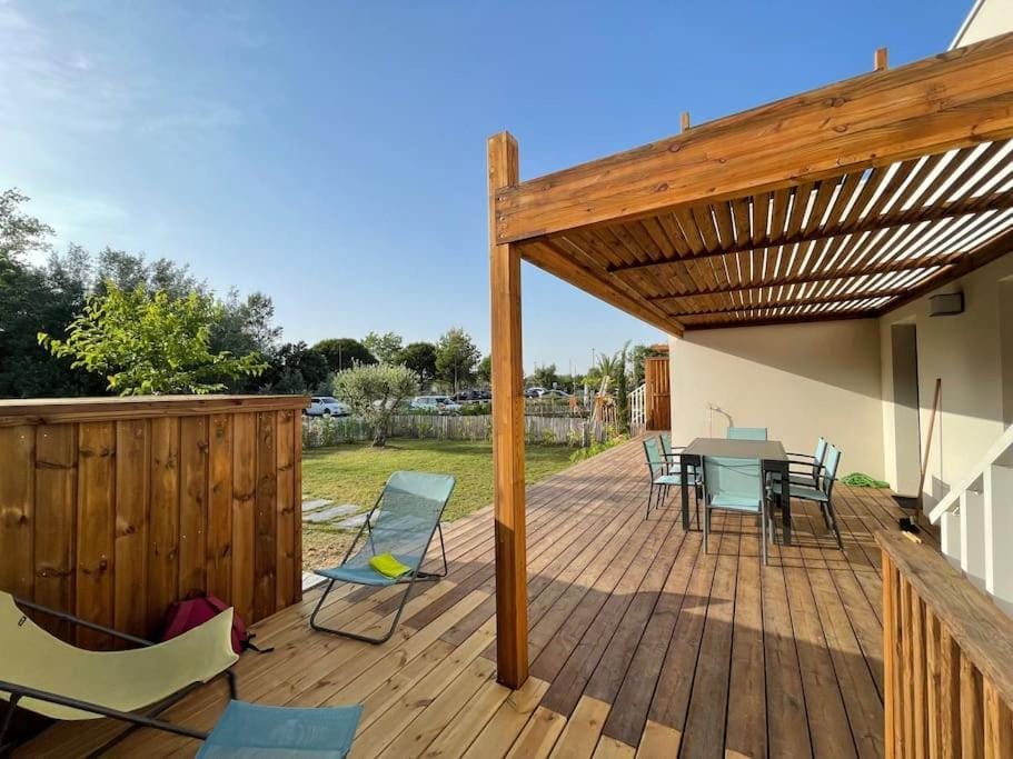 AGENCE JF IMMO -Belle villa climatisee 6 pers proche plage solarium piscine collective- V0755 Villa in Vias