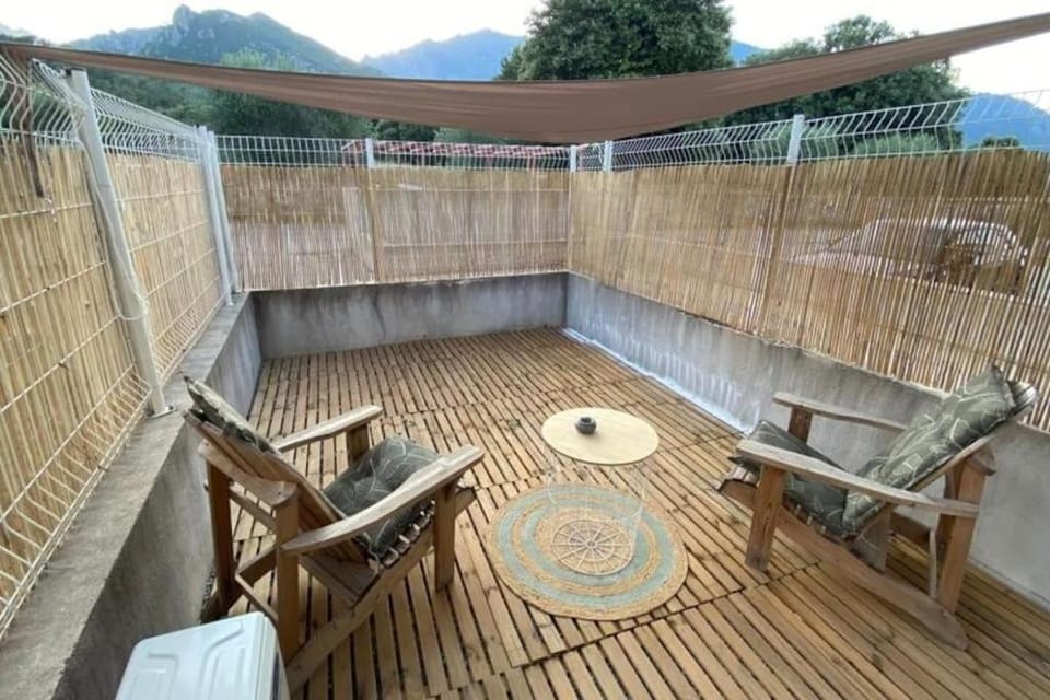 Balcony/Terrace, Mountain view