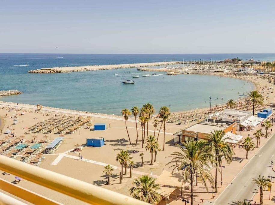113 - Beachfront Apartment with views, Fuengirola Apartment in Fuengirola