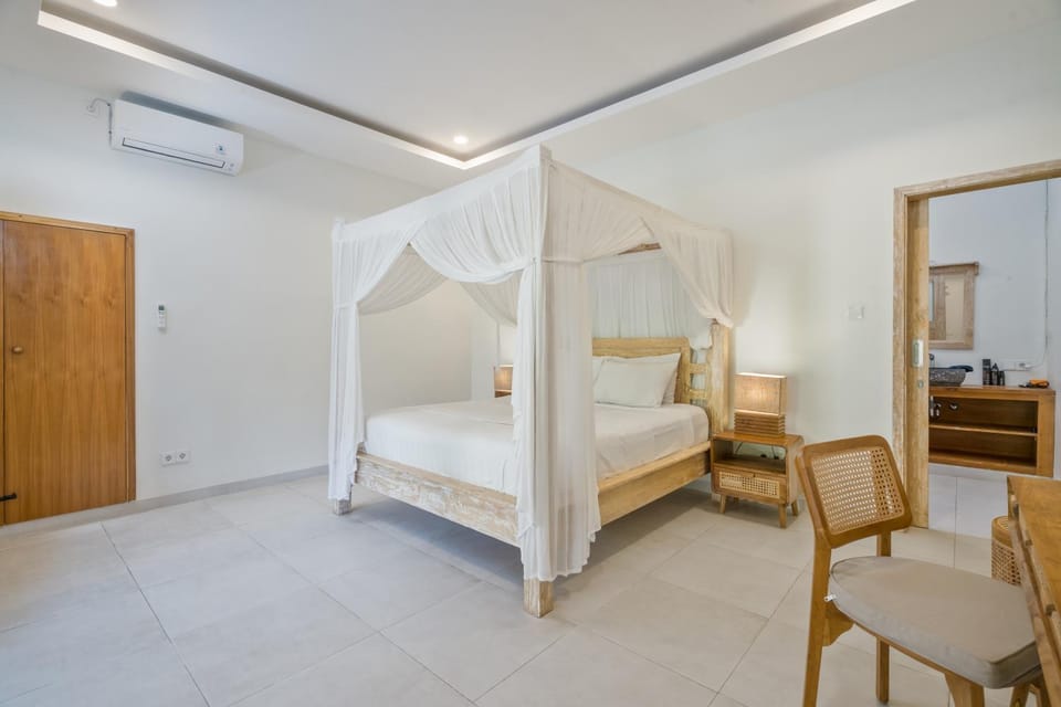 Bed, Photo of the whole room, Bedroom, wardrobe, air conditioner