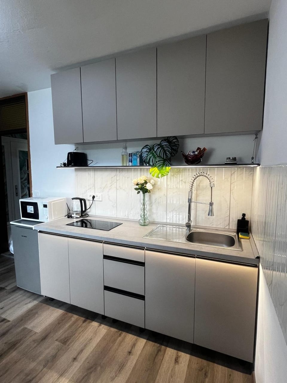 microwave, toaster, kitchen