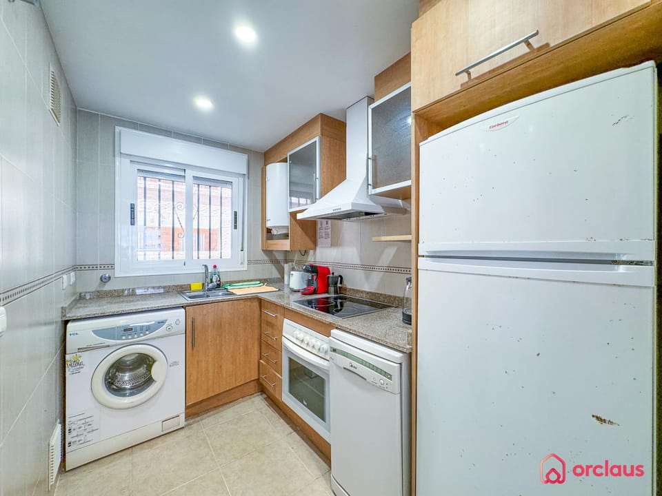 Coffee/tea facilities, Kitchen or kitchenette, dishwasher, oven, stove, washing machine