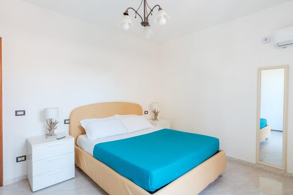 Bed, Decorative detail, Bedroom