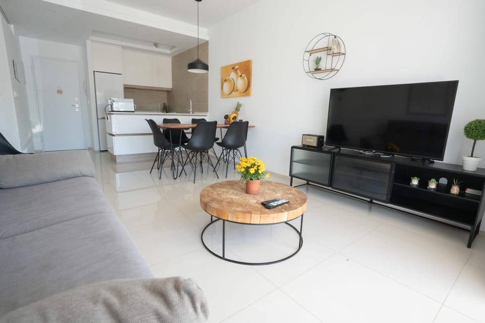 TV and multimedia, Kitchen or kitchenette, Living room, Seating area, Dining area, Evening entertainment
