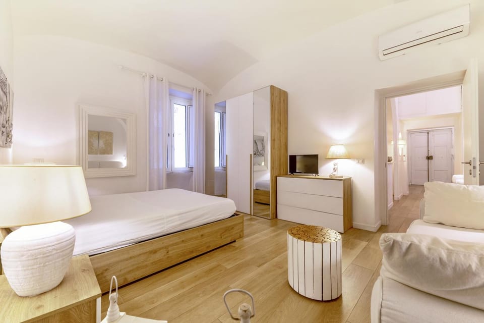 Bed, TV and multimedia, Photo of the whole room, Bedroom, air conditioner