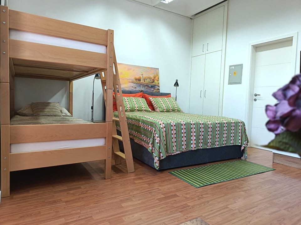 Bedroom, bunk bed