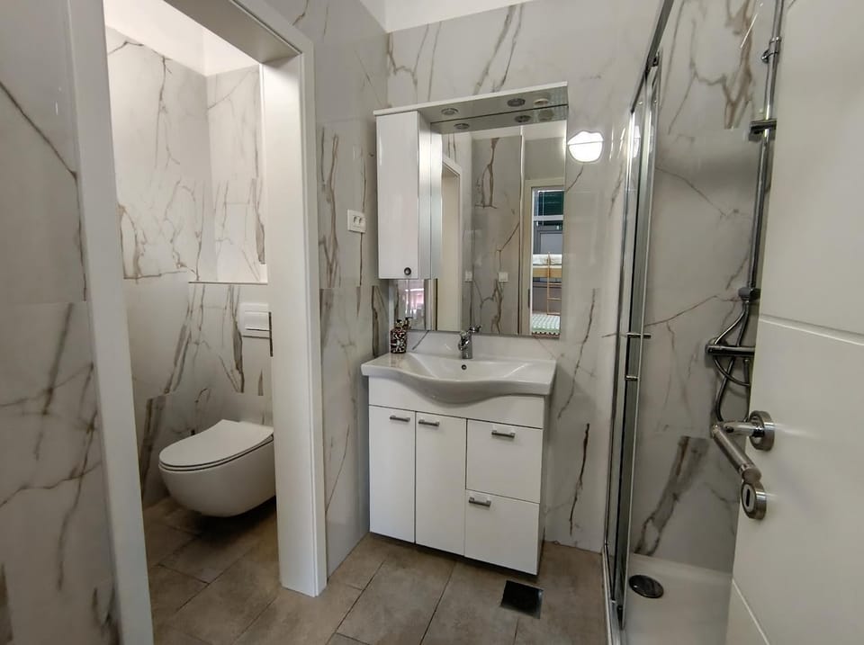 Toilet, Bathroom, Bath