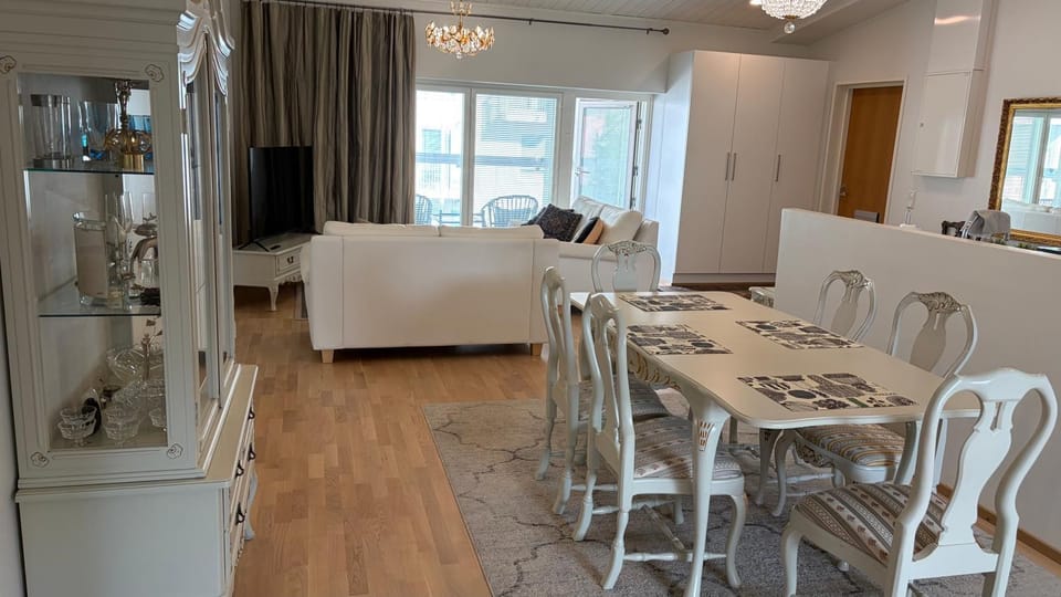 Seating area, Dining area