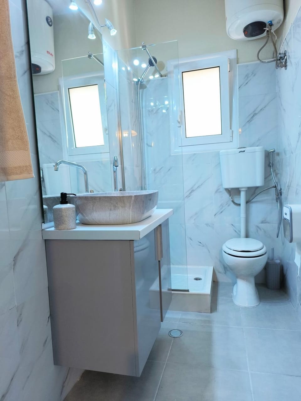 Shower, Toilet, Bathroom, towels