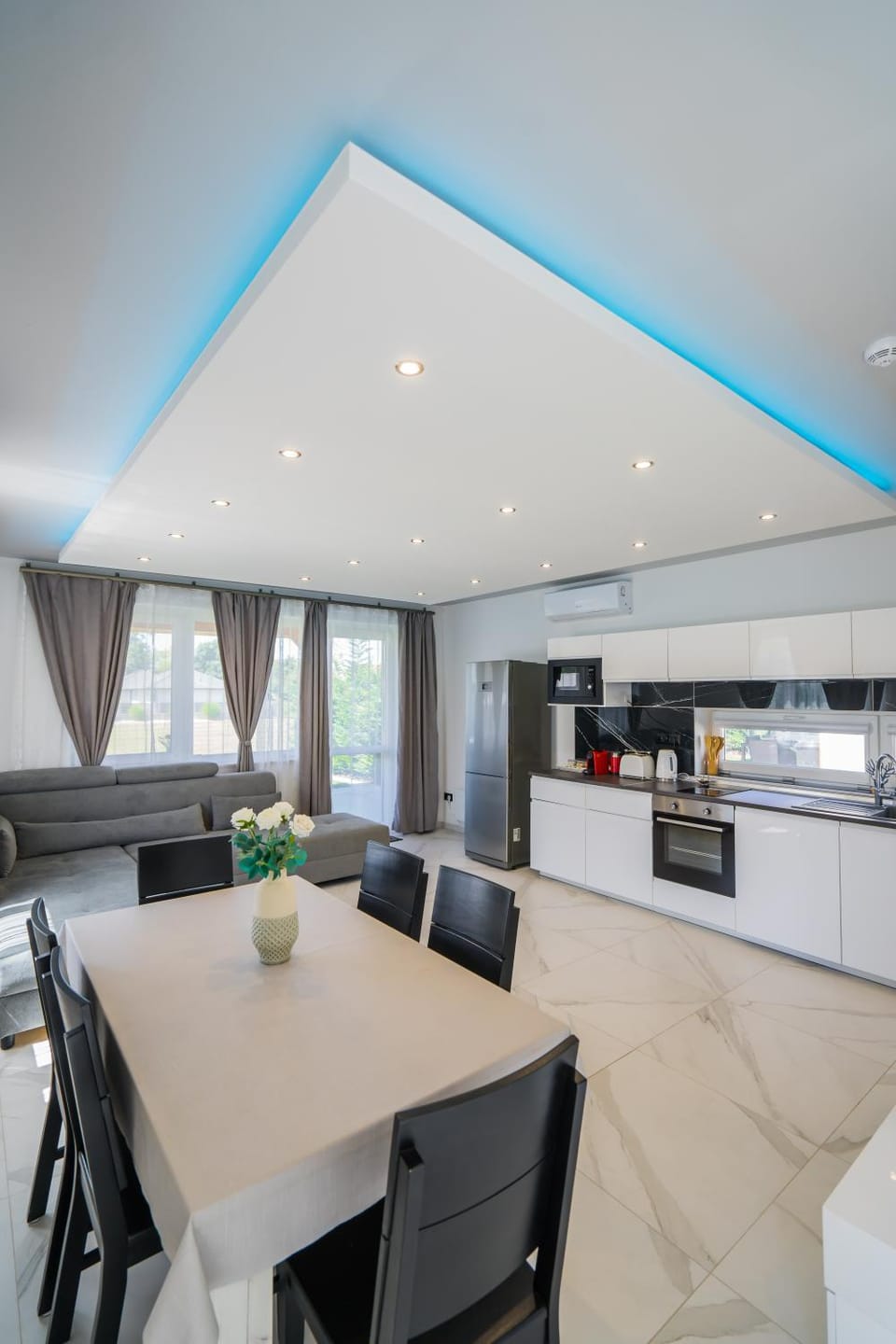 Living room, Dining area, kitchen