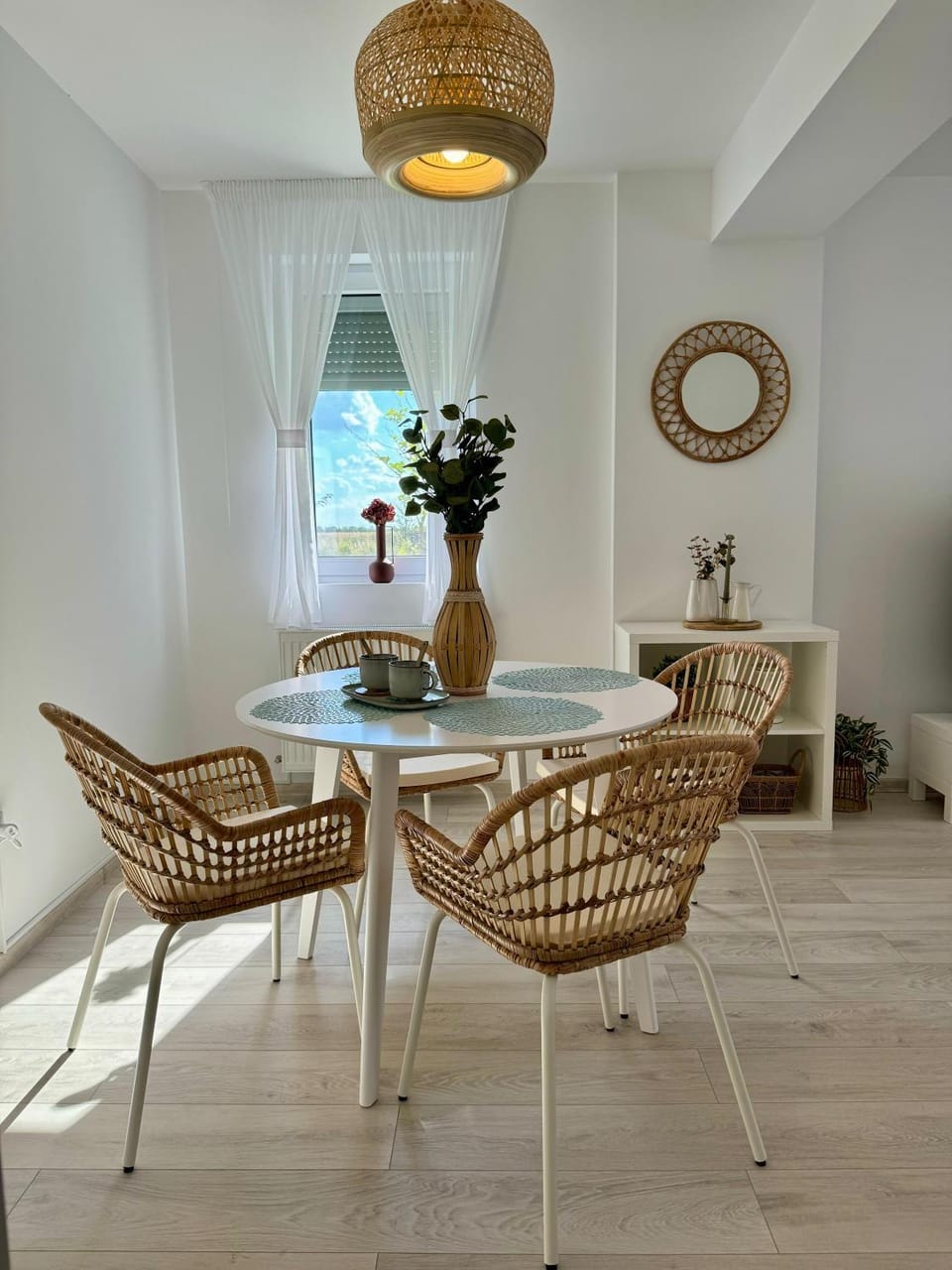 Seating area, Dining area