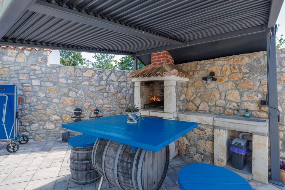 Villa Melary with Pool and Jacuzzi House in Primorje-Gorski Kotar County
