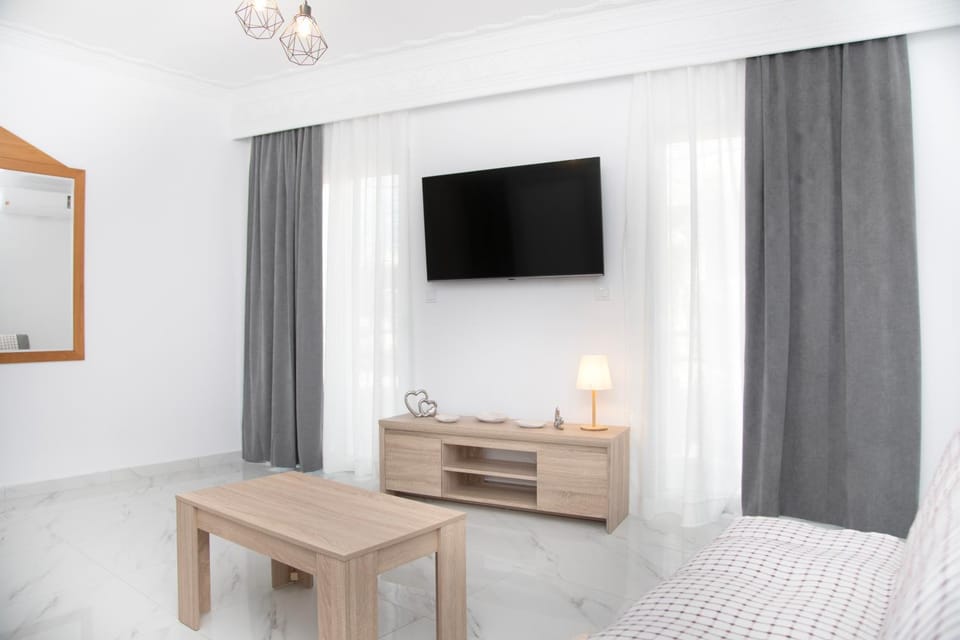 TV and multimedia, Photo of the whole room