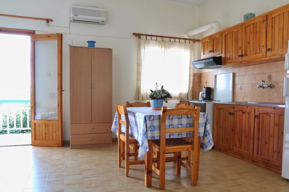 Seaview - selfcatering apartment - Helen No 6 Apartment in Argolis, Greece