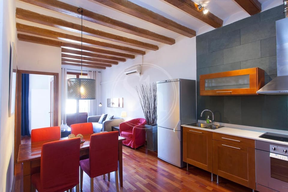 Kitchen or kitchenette, Living room, Seating area, Dining area, stove
